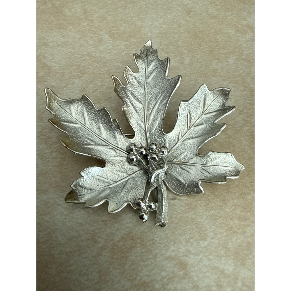 Vintage Silver Tone Maple Leaf Brooch Pin Textured Berry Detail
